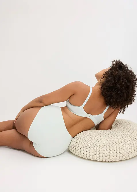 Slip modelant avec broderie d&eacute;licate, bonprix