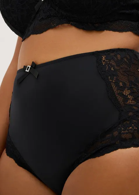 Highwaist Slip  mit zarter Spitze, bonprix