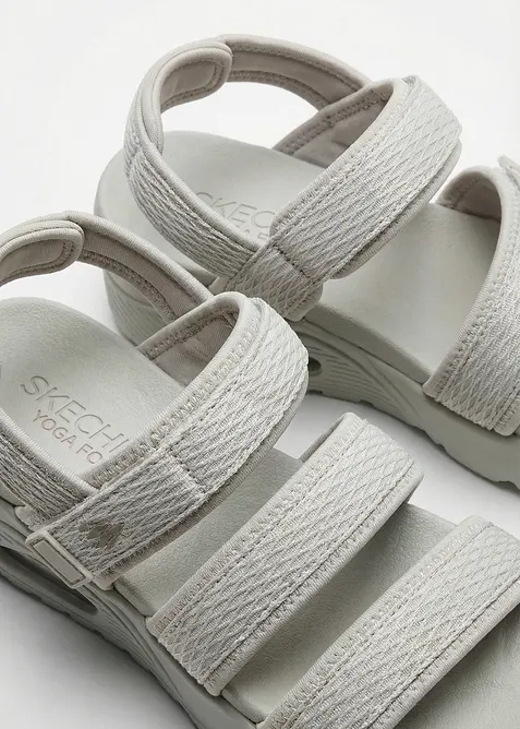 Sandales Skechers &agrave; m&eacute;moire de forme, Skechers