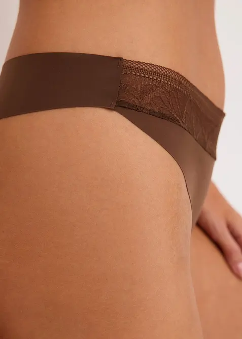 Lasercut-String mit nahtloser Hinterhose, bonprix