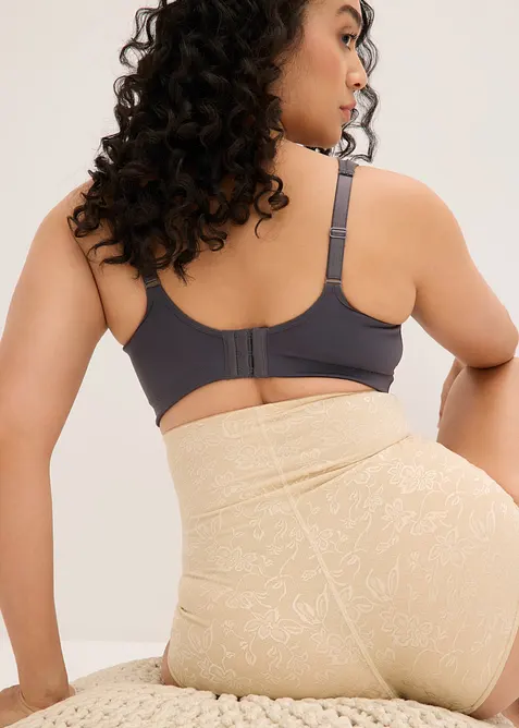 Slip sculptant taille haute en dentelle douce, maintien mod&eacute;r&eacute;, bonprix