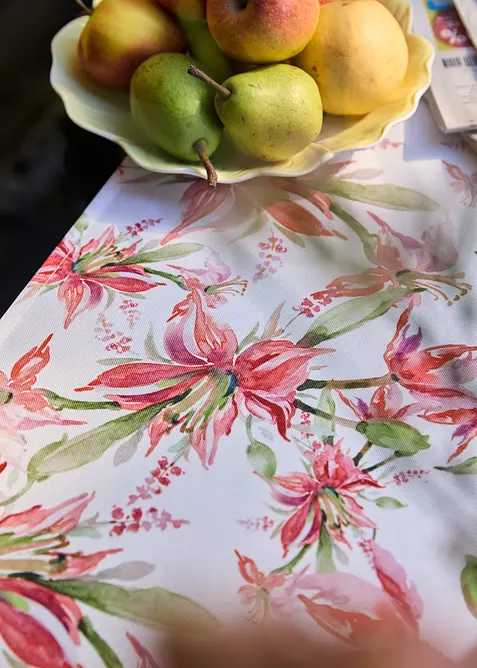 Chemin de table &agrave; imprim&eacute; floral, d&eacute;perlant, bonprix