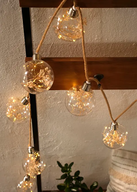 LED-Lichterkette mit 8 Kugeln mit Trockenblumen, bonprix