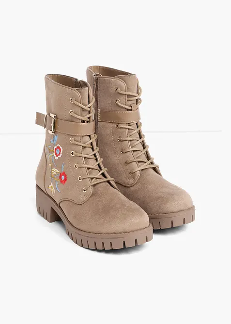 Boots lac&eacute;es avec broderies, bonprix