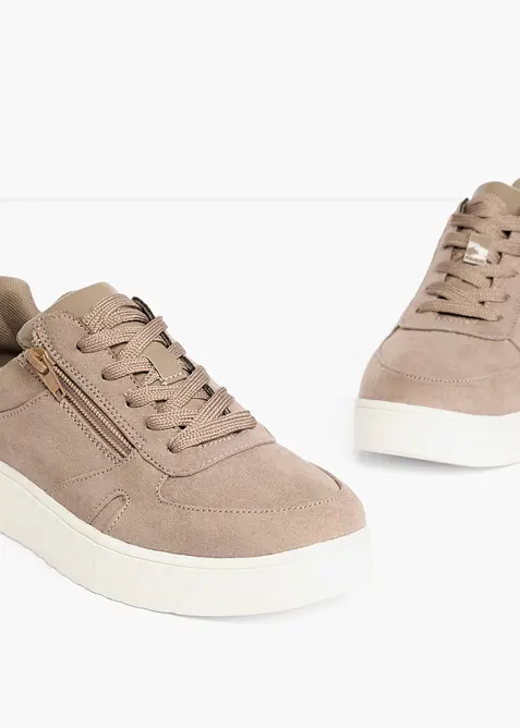 Sneaker mit gepolsterter Innensohle, bonprix