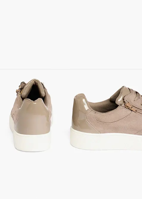 Sneaker mit gepolsterter Innensohle, bonprix