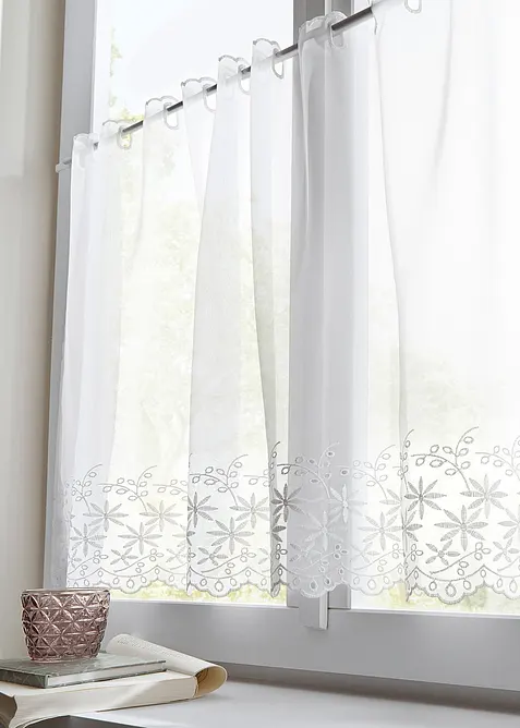 Scheibengardine mit recyceltem Polyester und Lochstickerei, bonprix