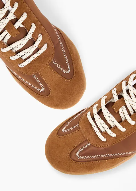 Sneakers au look r&eacute;tro, bonprix