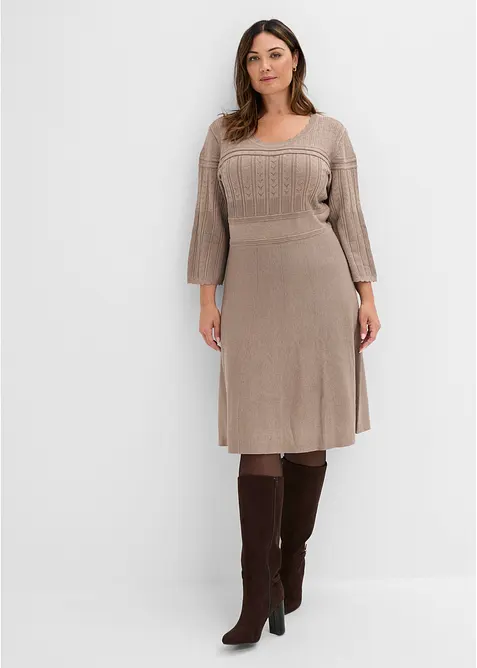 Robe en maille avec motif ajour&eacute;, bonprix
