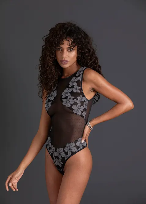 Body-string avec une jolie broderie, bonprix