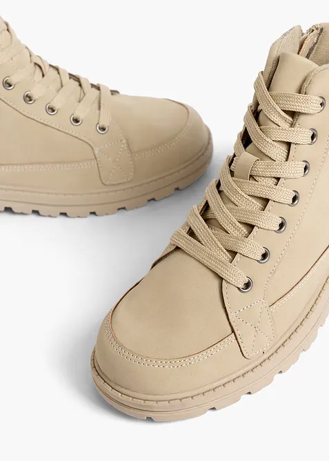 Boots lac&eacute;es &agrave; semelle crant&eacute;e, bonprix