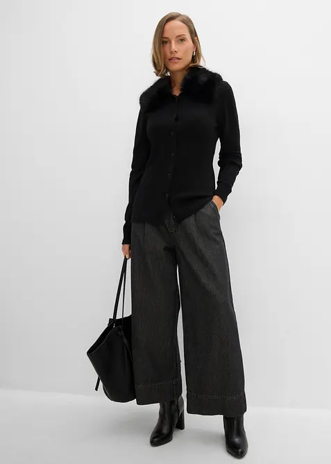 Taillierte Strickjacke mit Kunstfellkragen, bonprix
