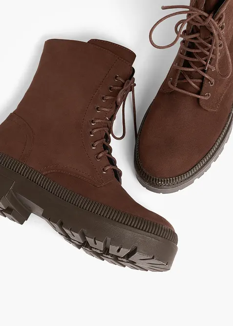Boots lac&eacute;es &agrave; semelle crant&eacute;e, bonprix