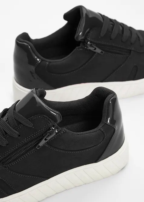 Sneaker mit gepolsterter Innensohle, bonprix