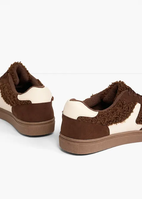 Sneakers r&eacute;tro fourr&eacute;es, bonprix