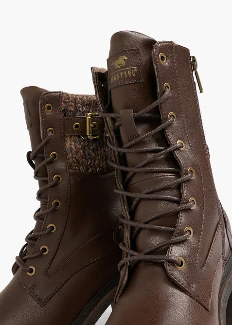 Boots lac&eacute;es Mustang, Mustang
