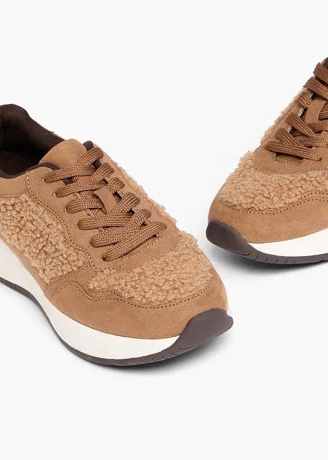 Sneakers chunky avec d&eacute;tails sherpa, bonprix