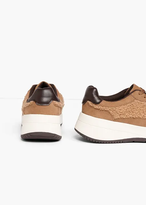 Sneakers chunky avec d&eacute;tails sherpa, bonprix