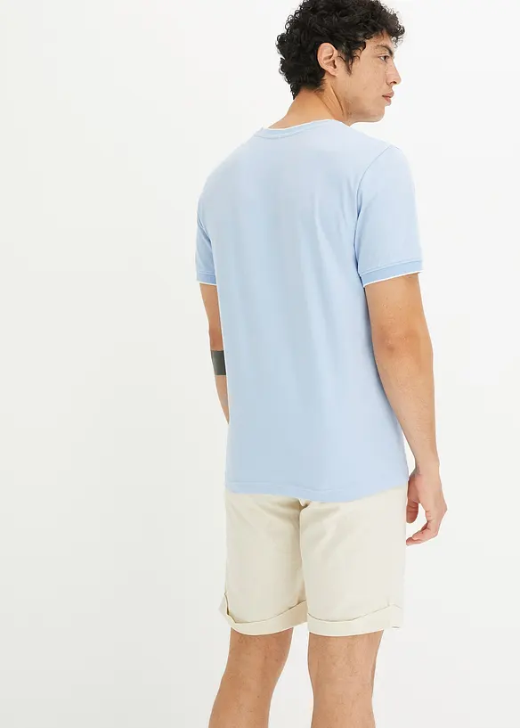 T-shirt aspect superposé avec écusson poitrine, bonprix