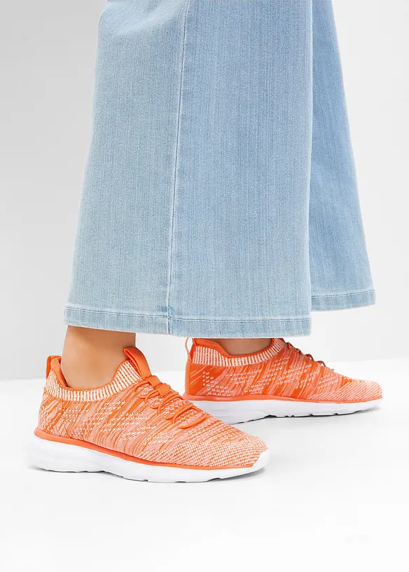 Sneakers slip-in confortables en mati&egrave;re douce, bonprix