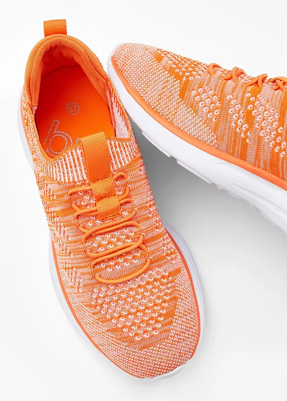 Sneakers slip-in confortables en mati&egrave;re douce, bonprix