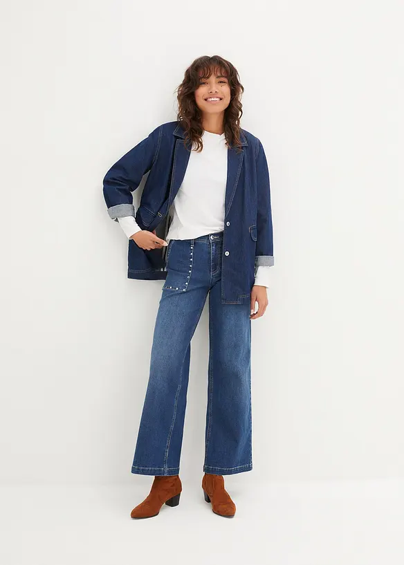 Jean taille moyenne, jambe évasée, avec rivets, bonprix