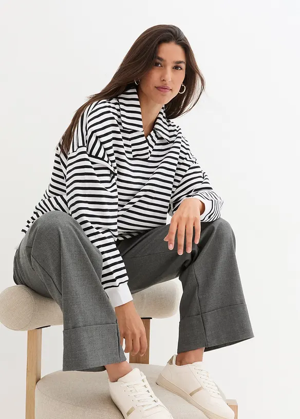 Oversize-Sweatshirt mit V-Ausschnitt und Polokragen, bonprix