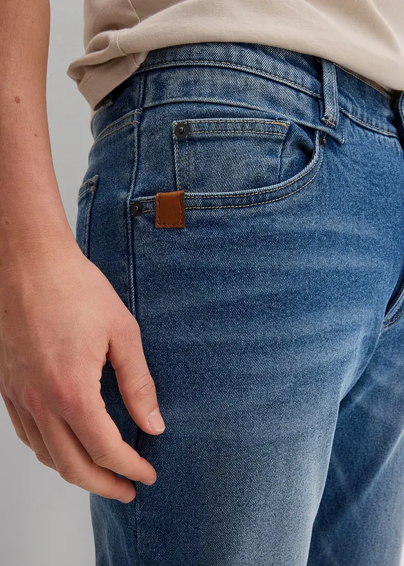 Jean extensible loose, en denim épais, coupe fuselée, bonprix