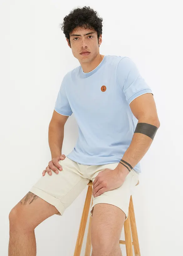 T-shirt aspect superposé avec écusson poitrine, bonprix