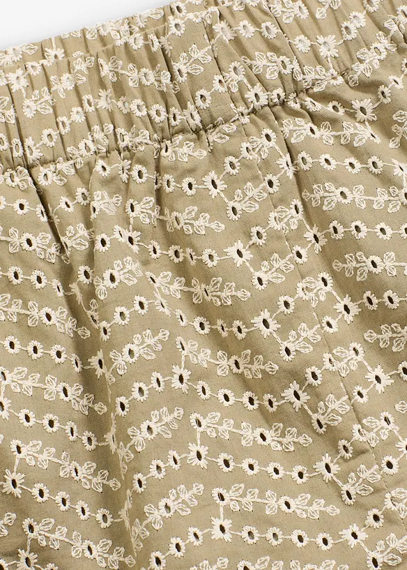 Short avec broderies anglaises, bonprix