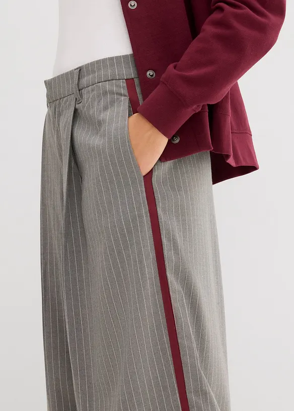 Bundfaltenhose mit Kontraststreifen, bonprix