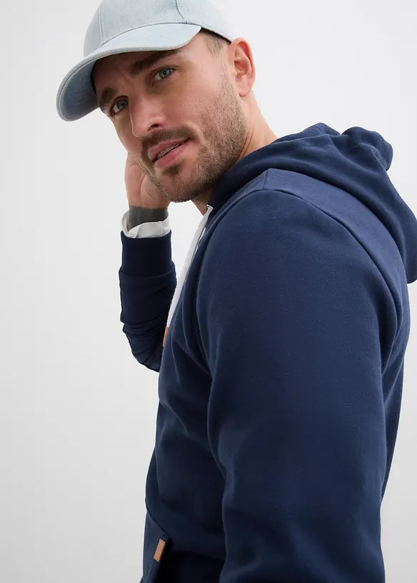 Sweat à capuche et détails enduits, bonprix