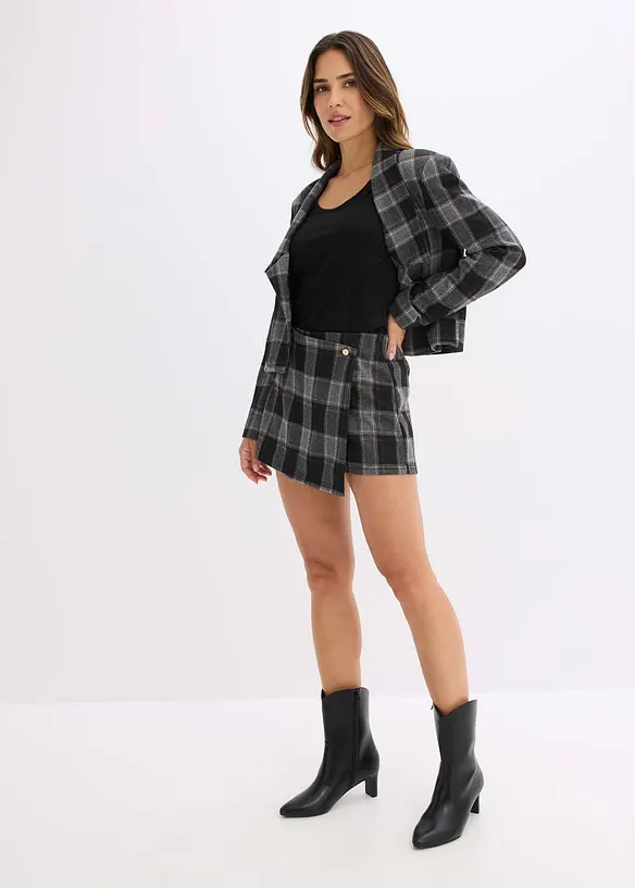 Kurzer Skort mit Schmuck-Knopf, bonprix