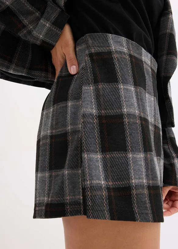 Kurzer Skort mit Schmuck-Knopf, bonprix