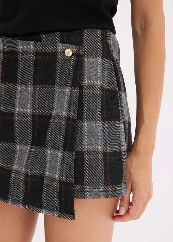 Kurzer Skort mit Schmuck-Knopf, bonprix
