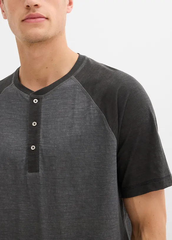 T-shirt délavé col tunisien 100% coton, bonprix