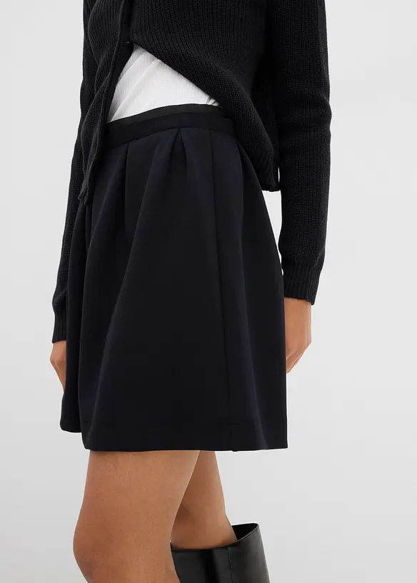 Bundfaltenrock aus leicht glänzendem Viskose-Mix, bonprix