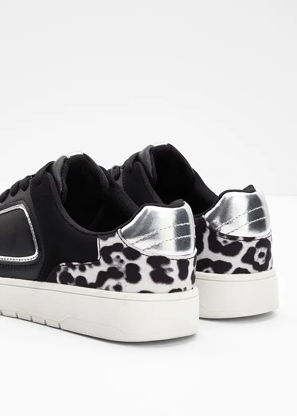 Sneaker mit Animal-Details, bonprix