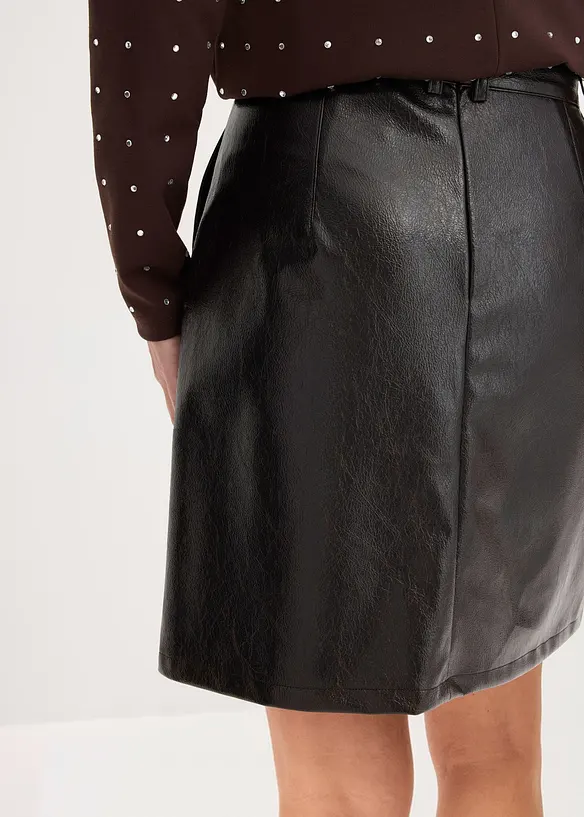 Faltenrock aus Lacklederimitat, bonprix