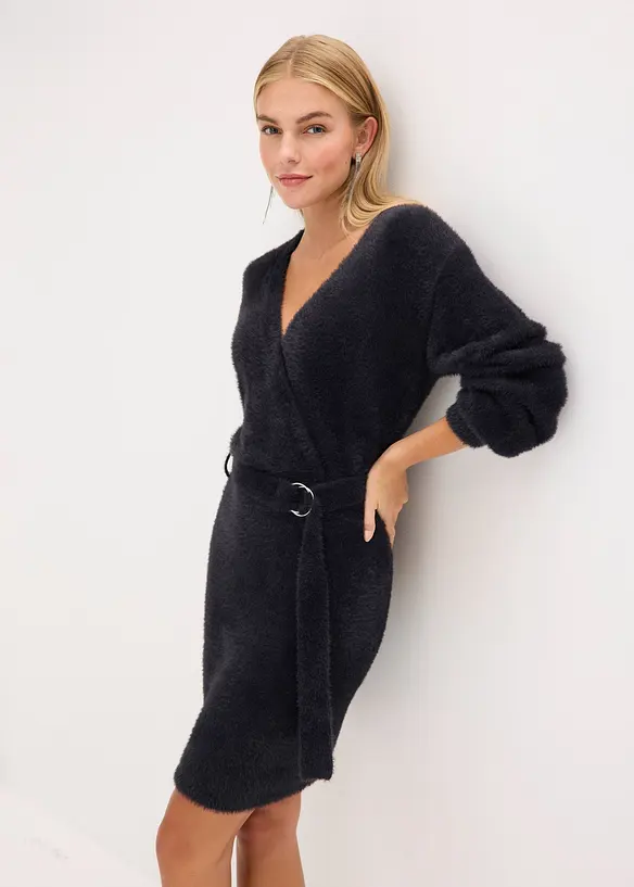 Figurbetontes Strickkleid mit Accessoire, bonprix