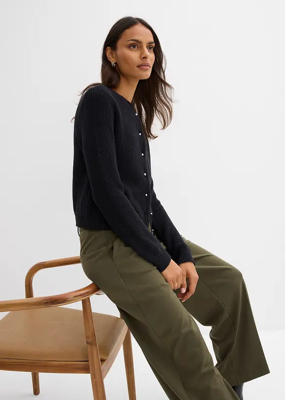 Gilet en maille avec boutons d&eacute;coratifs, bonprix