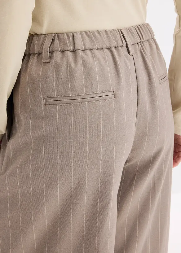 taillierte Shorts, bonprix