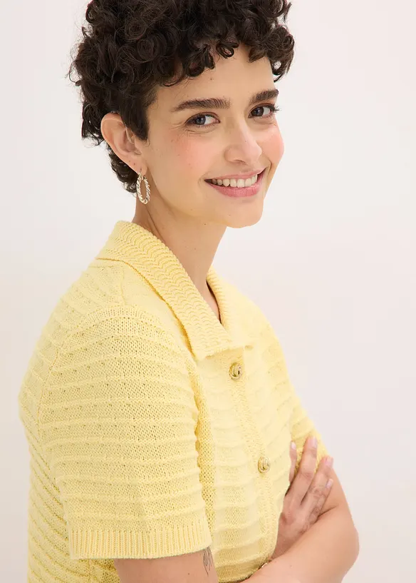 Strickjacke mit dekorativen Kn&ouml;pfen, bonprix