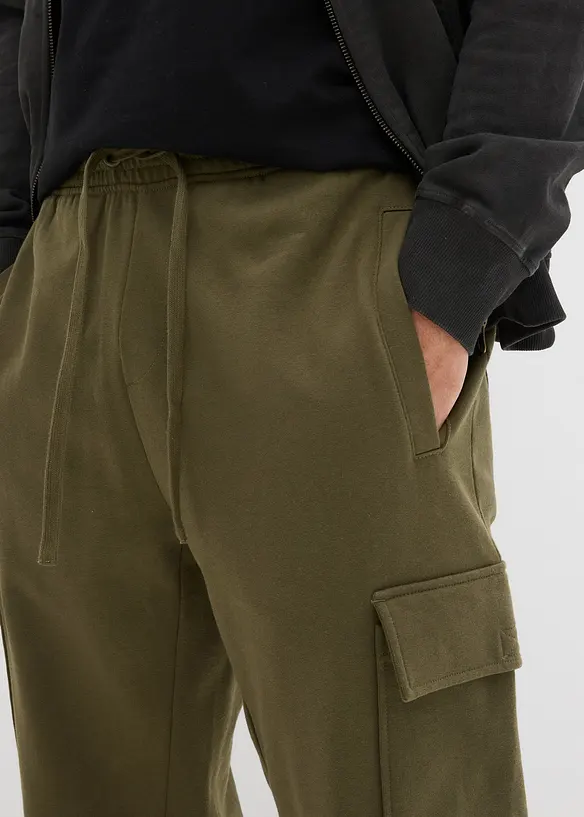 Jogginghose mit Cargotaschen, Loose Fit, bonprix