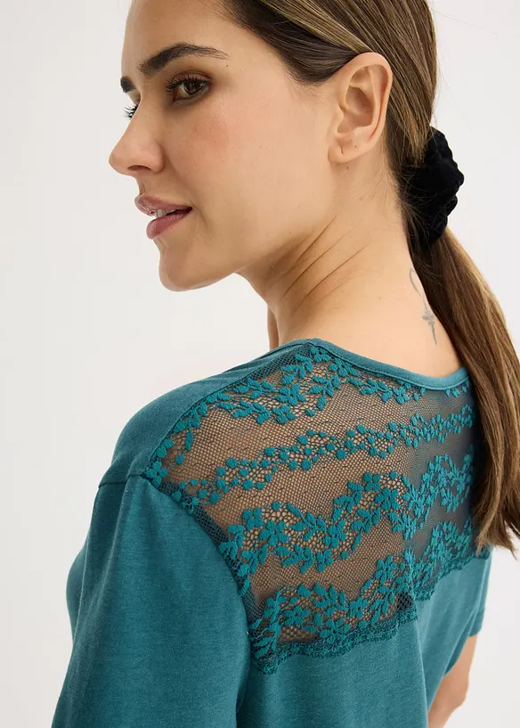 Pyjama mit Viskose und Spitze, bonprix