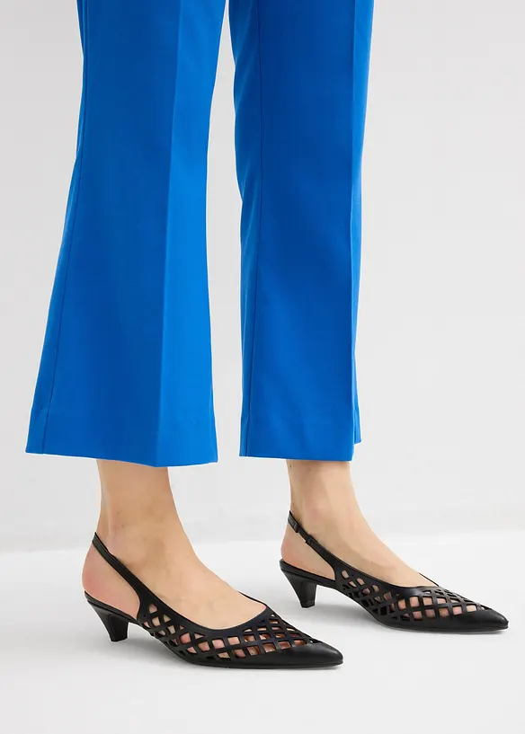 Ausgestellte 7/8 Hose mit dekorativem Knopf, bonprix