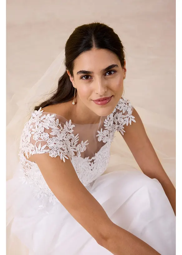 Robe de mari&eacute;e en tulle d&eacute;licat et dentelle, bonprix