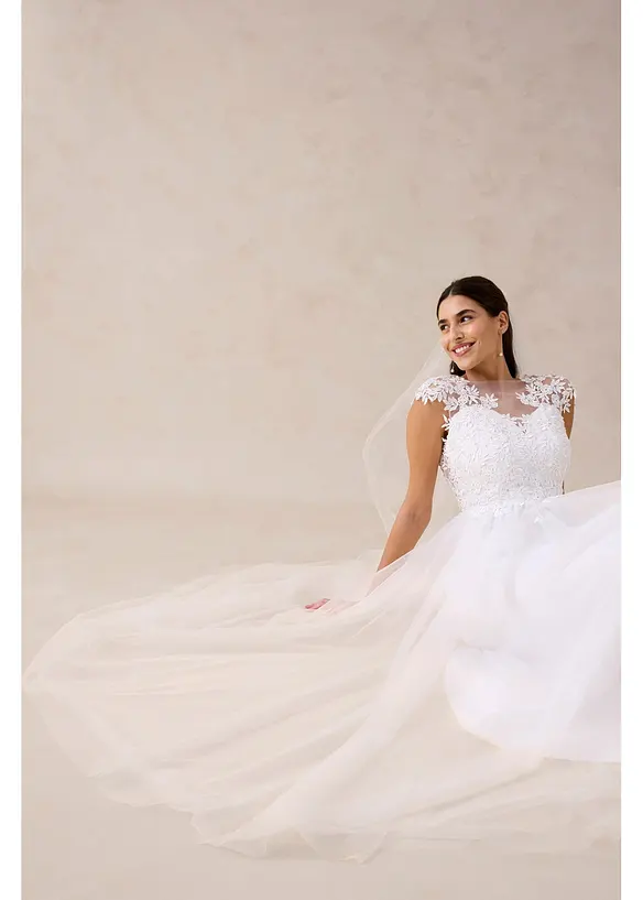 Robe de mari&eacute;e en tulle d&eacute;licat et dentelle, bonprix