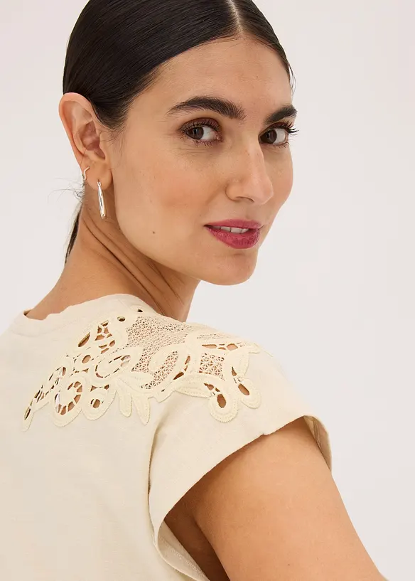 T-shirt avec d&eacute;tails au crochet, bonprix