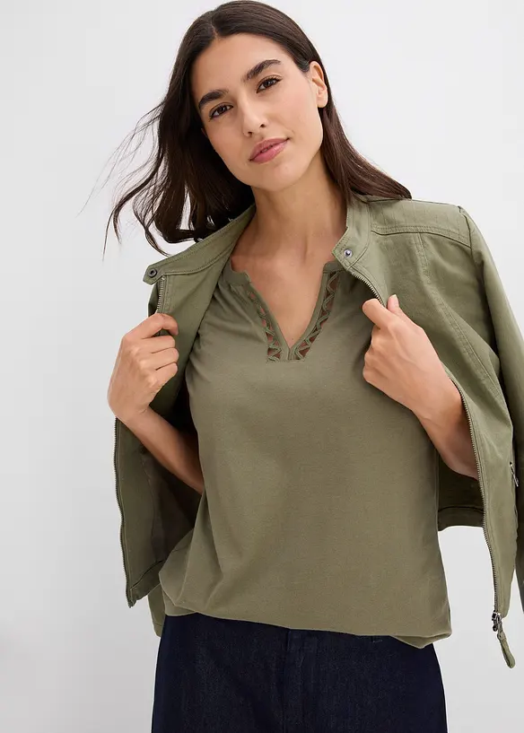 Shirt mit dekorativem Ausschnitt, bonprix